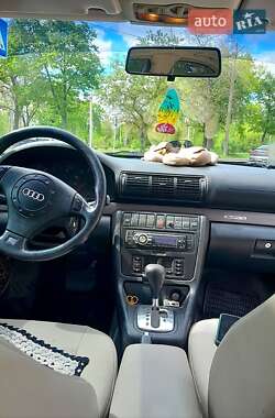 Седан Audi A4 1999 в 