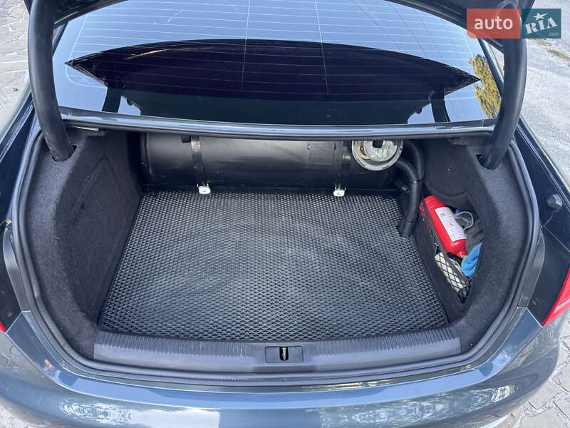 Седан Audi A4 2011 в Киеве