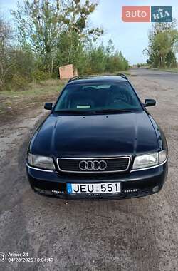 Універсал Audi A4 2001 в Зарічному