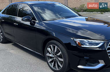 Седан Audi A4 2022 в 