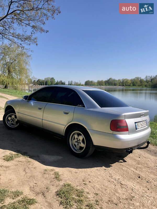 Седан Audi A4 1999 в Тлумачі
