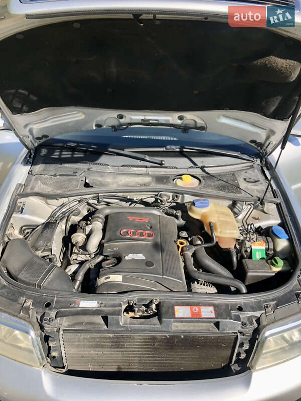 Седан Audi A4 1999 в Тлумачі