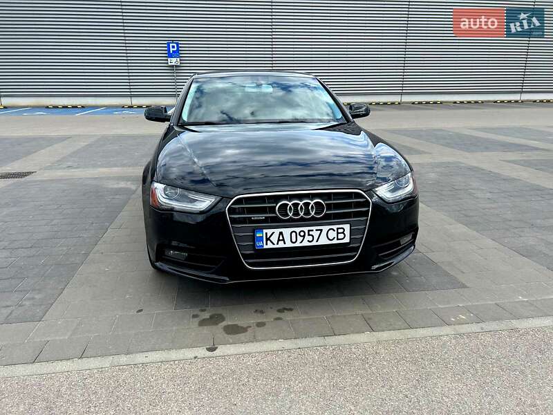 Седан Audi A4 2015 в 