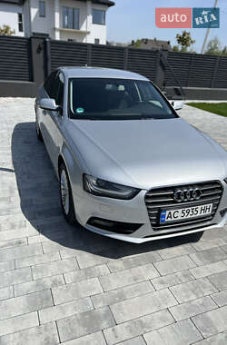 Седан Audi A4 2012 в 