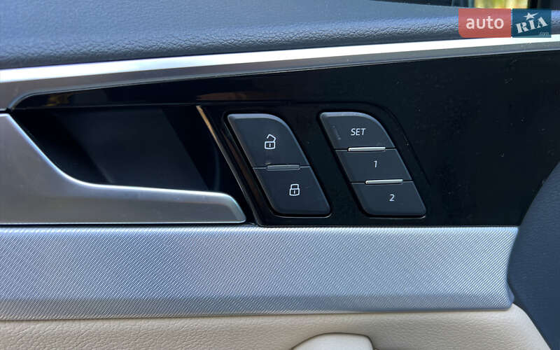 Седан Audi A4 2019 в Львові