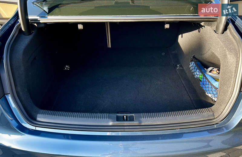 Седан Audi A4 2015 в Стрые