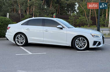Седан Audi A4 2020 в 