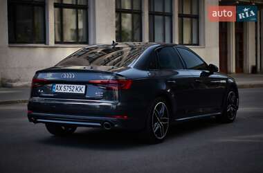 Седан Audi A4 2016 в 