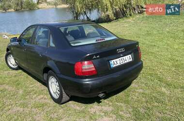 Седан Audi A4 1998 в 