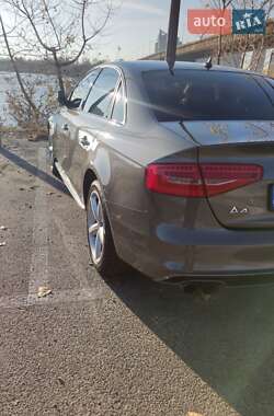 Седан Audi A4 2013 в 
