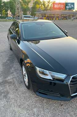 Седан Audi A4 2017 в 