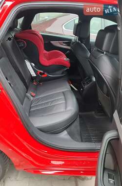 Седан Audi A4 2016 в 