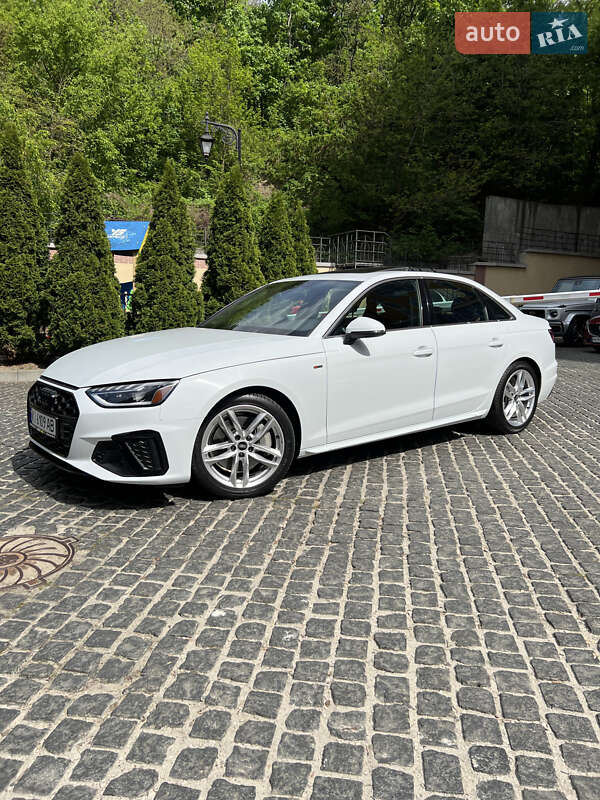 Седан Audi A4 2022 в 