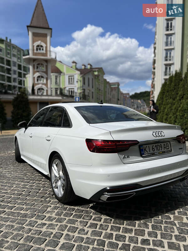 Седан Audi A4 2022 в Киеве