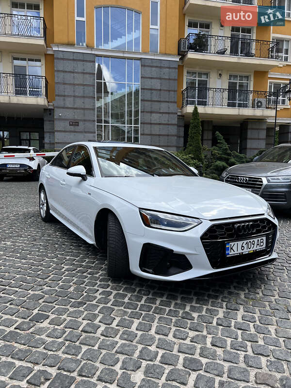 Седан Audi A4 2022 в Киеве