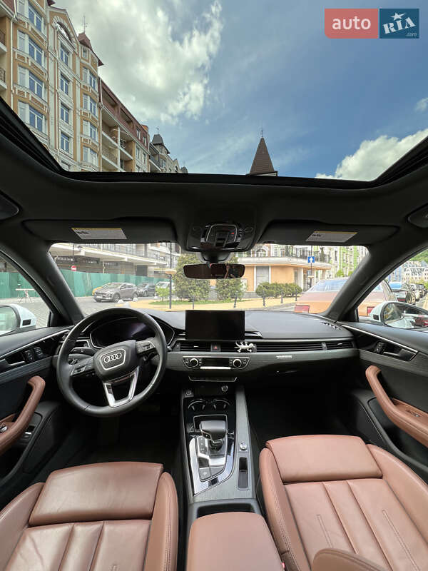 Седан Audi A4 2022 в Киеве