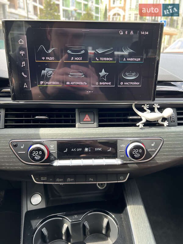 Седан Audi A4 2022 в Киеве