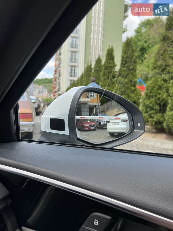 Седан Audi A4 2022 в Киеве