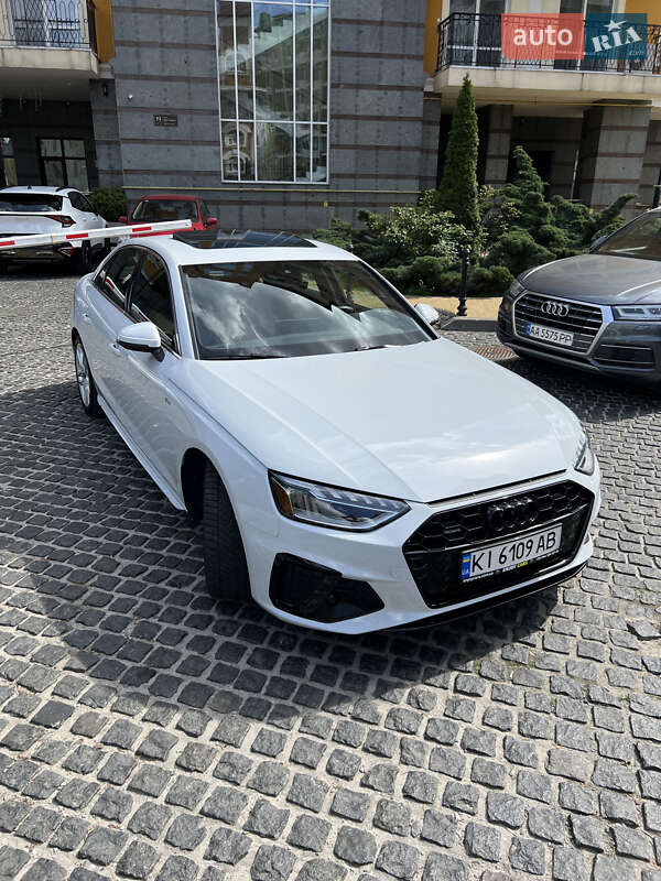 Седан Audi A4 2022 в Киеве