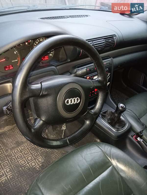 Седан Audi A4 2000 в Луцке