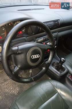 Седан Audi A4 2000 в 