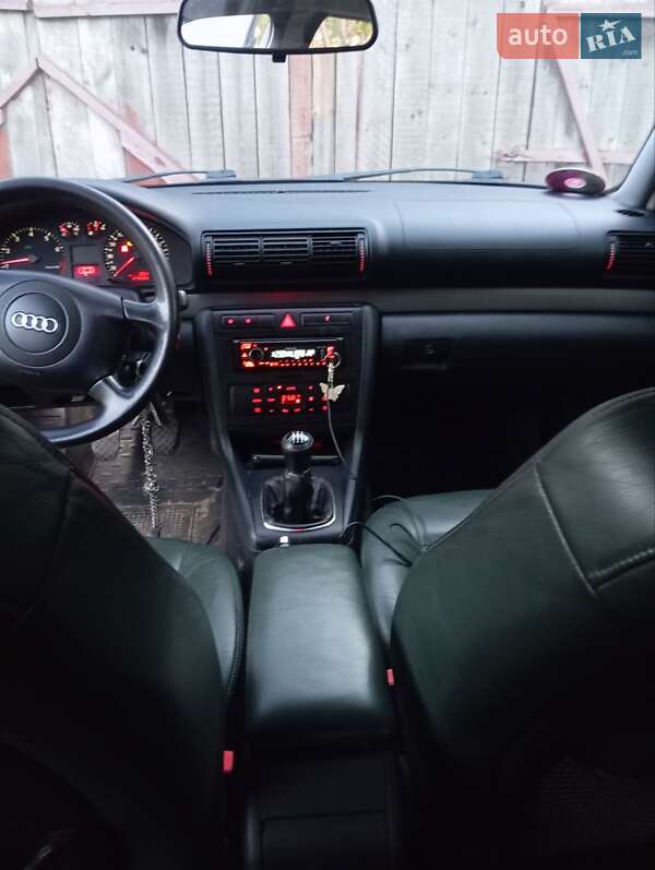 Седан Audi A4 2000 в Луцке