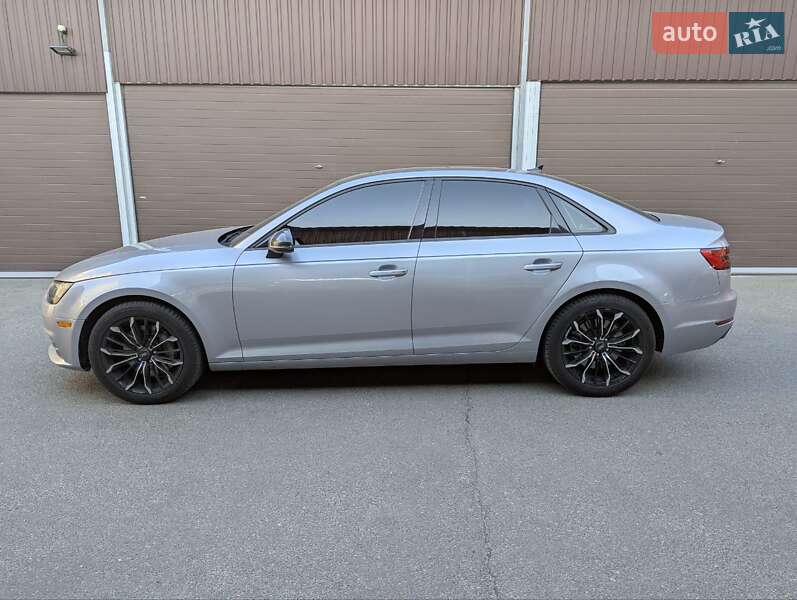 Седан Audi A4 2017 в Киеве
