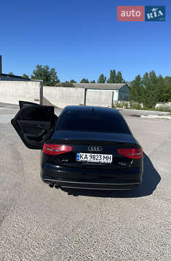 Седан Audi A4 2015 в 