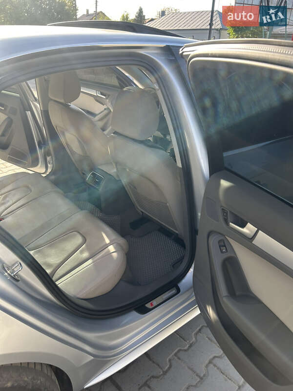 Седан Audi A4 2012 в Бориславе