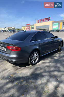 Седан Audi A4 2015 в 
