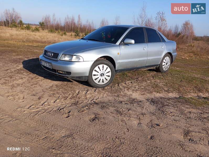 Седан Audi A4 1998 в 