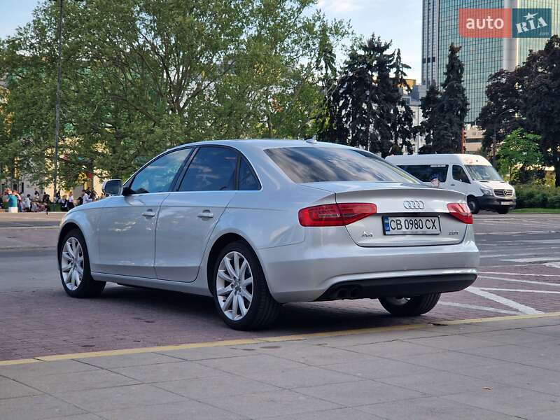 Седан Audi A4 2013 в Киеве