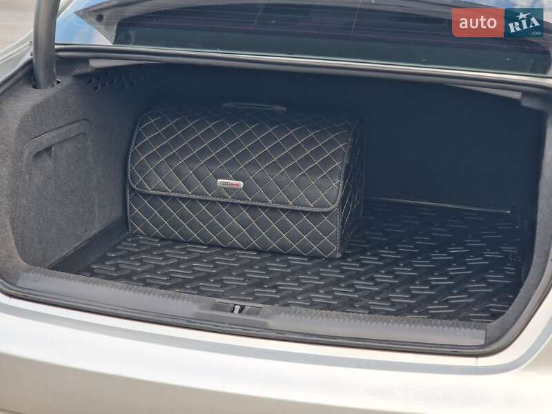 Седан Audi A4 2013 в Киеве