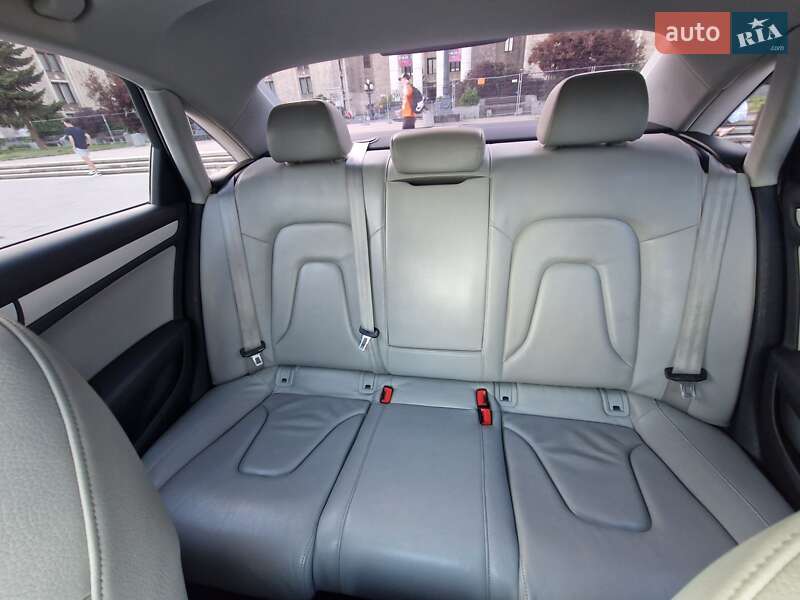 Седан Audi A4 2013 в Киеве
