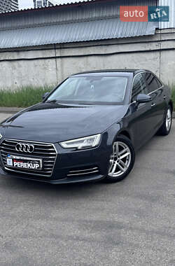 Седан Audi A4 2015 в 