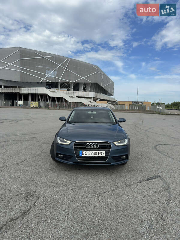 Седан Audi A4 2015 в Львове
