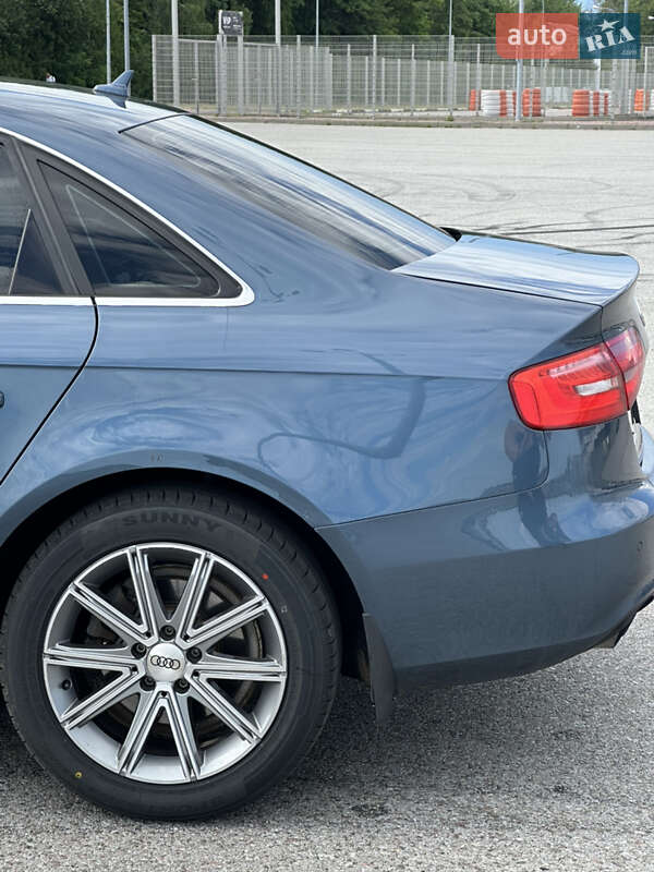Седан Audi A4 2015 в Львове