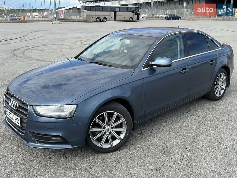 Седан Audi A4 2015 в Львове