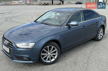 Седан Audi A4 2015 в 