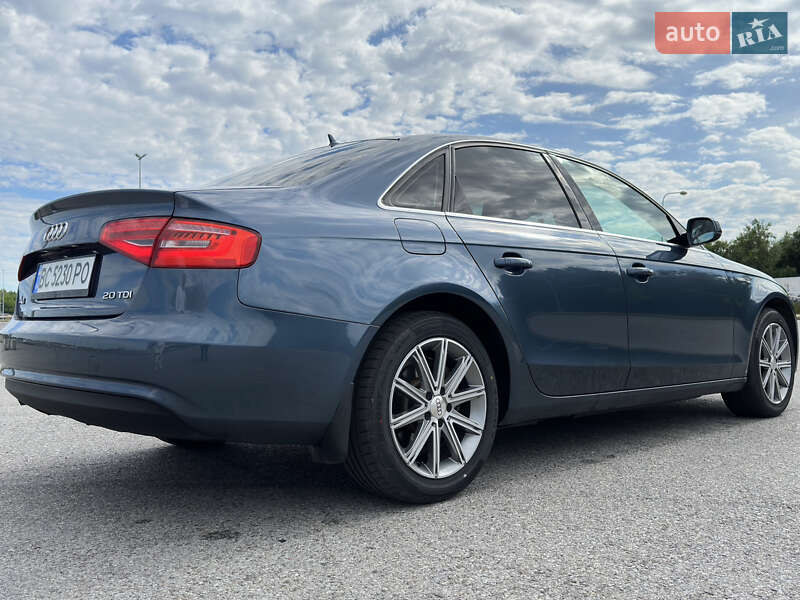 Седан Audi A4 2015 в Львове