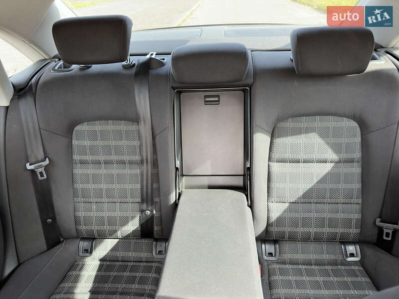 Седан Audi A4 2015 в Львове