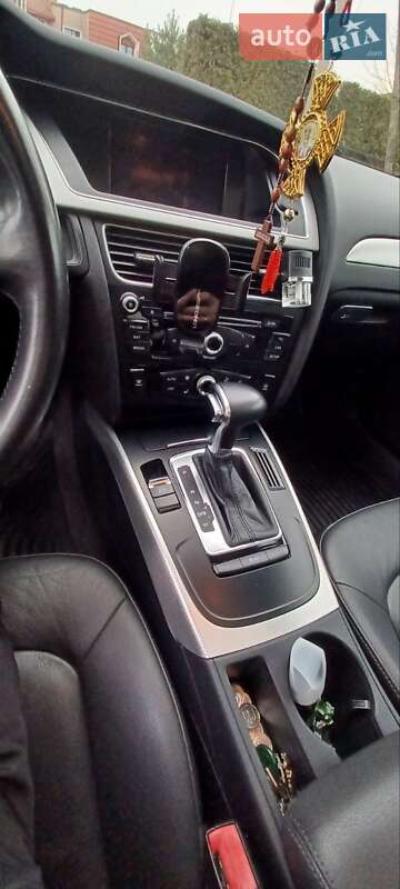 Седан Audi A4 2013 в Львове