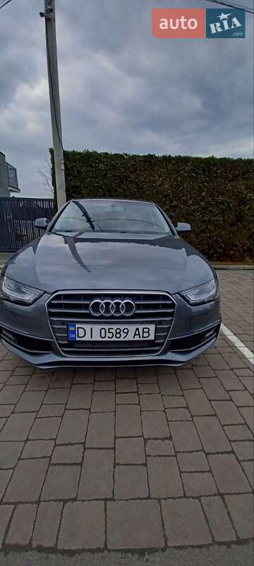 Седан Audi A4 2013 в Львове