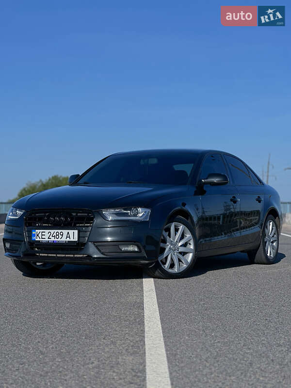 Седан Audi A4 2012 в 