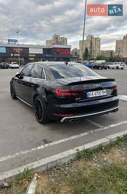 Седан Audi A4 2017 в 