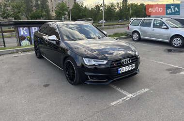 Седан Audi A4 2017 в 