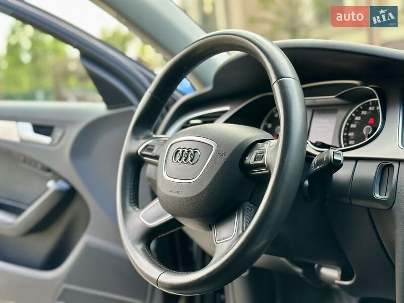 Седан Audi A4 2013 в Києві
