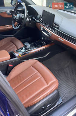 Седан Audi A4 2021 в 