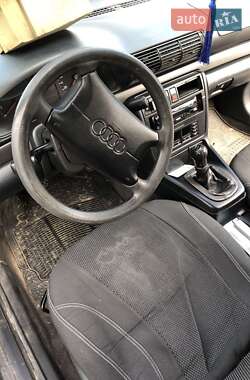 Седан Audi A4 1997 в 