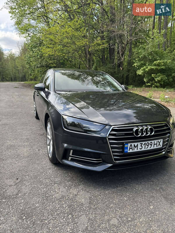 Седан Audi A4 2018 в Радомышле